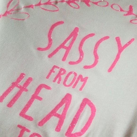 CASUAL DOLLZ Sassy Graphic T- Shirt - Picture 2 of 3